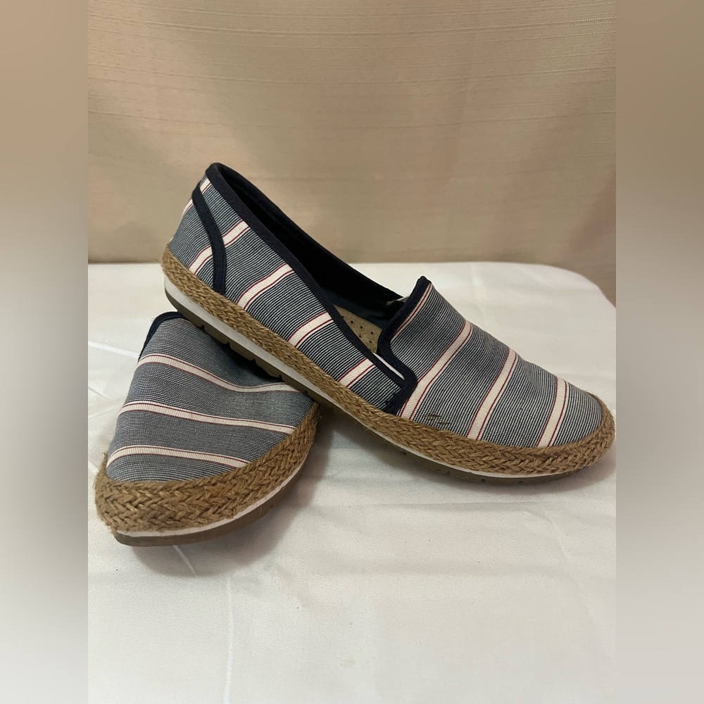 Naturalizer BOGO slip on shoe with stripe and rope accents size 6 women’s ⚫️ - Picture 3 of 7